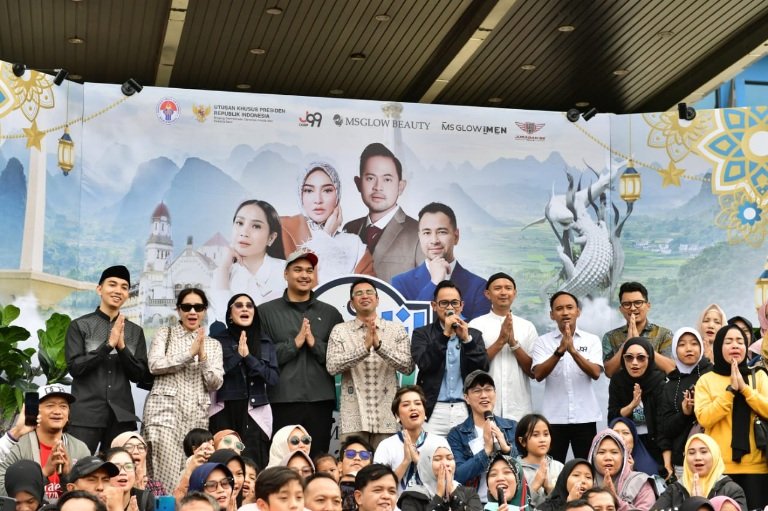 Menpora lepas mudik gratis MS Glow, kolaborasi Raffi Ahmad, bantu 500 pemudik pulang kampung aman, inspirasi pengusaha muda berbagi THR.