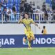 Persib Bandung yang bermain dengan 10 pemain, secara dramatis berhasil taklukkan Arema FC 2-1 di Kanjuruhan berkat gol di injury time.