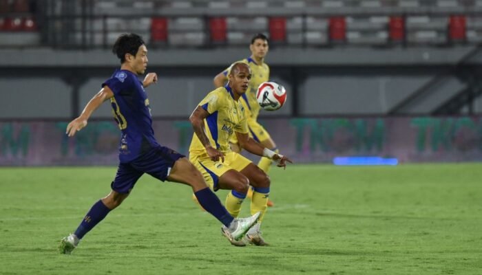 Kejaiban 10 Pemain: PERSIB Tumbangkan Arema FC di Kanjuruhan, DNA Juara Maung Bandung Berbicara!