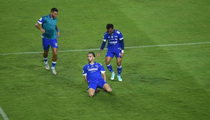 10 Pemain Persib Dikurung Dewa United 12 Menit, Maung Bandung Kuat Tetap Menang 1-0 dan Naik Klasemen Liga 1