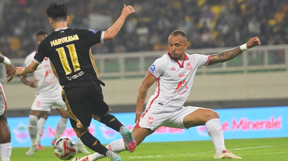 Malut United comeback menang menaklukkan Borneo FC lewat gol dramatis mantan Maung Bandung, Gustavo Franca, dimenit akhir! Puncak Klasemen Liga 1 jadi milik Persib.