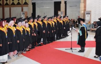 Wisuda ke-2 Universitas Muhammadiyah Kuningan luluskan 517 mahasiswa, angkat tema Bertumbuh dan Bermanfaat serta siaran digital untuk keluarga.