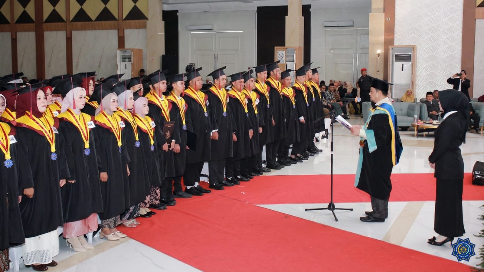 Wisuda ke-2 Universitas Muhammadiyah Kuningan luluskan 517 mahasiswa, angkat tema Bertumbuh dan Bermanfaat serta siaran digital untuk keluarga.