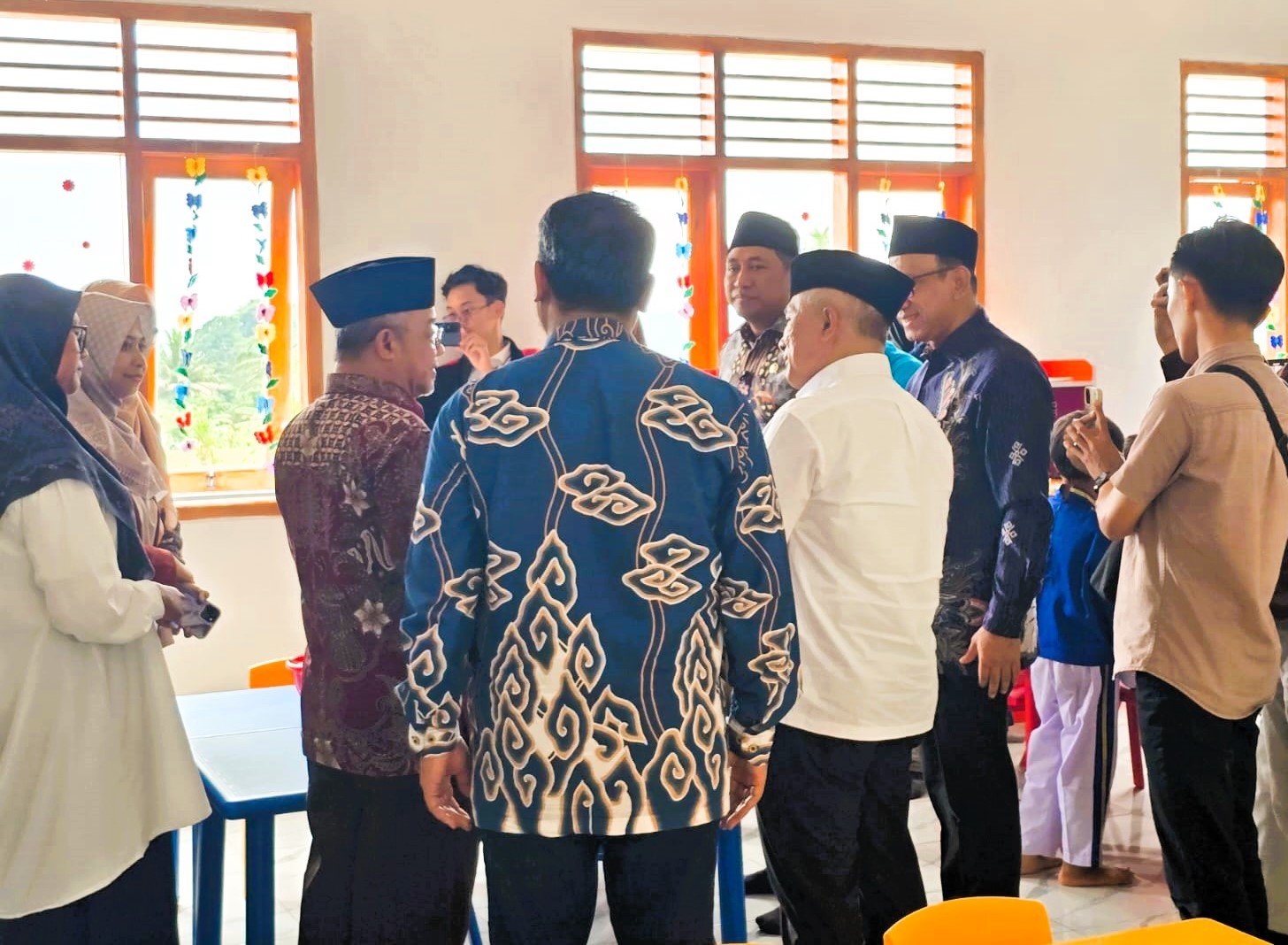 Mendikdasmen Prof. Dr. Abdul Mu’ti, M.Ed., meninjau TK Labschool Universitas Muhammadiyah Kuningan yang baru diresmikannya Sabtu, 20 Desember 2025.