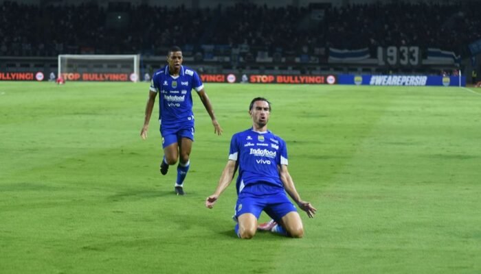 KING PERSIB Puncaki Klasemen Liga 1 Kudeta Borneo FC: Penebusan Dosa Andrew Jung! Tandukan Mautnya Bungkam PSM Makassar Sekaligus Persija