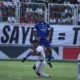 Malut United hentikan rekor Persib 2-0. Tuan rumah cerdik pancing handball, sementara Maung Bandung kerap terpeleset. Cek klasemen Super League terbaru.