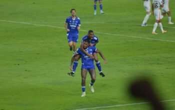 PERSIB 3-1 Borneo FC: Bojan Hodak Tersenyum Manis Lihat Lefundes Hitung Keriput Baru! Sampai Nadeo Geleng-geleng Kepala