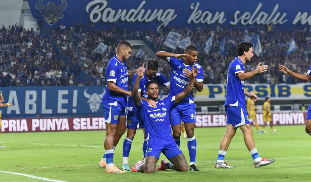 Ramon Tanque cetak dua gol, bawa Persib Bandung menang 2-0 atas Bhayangkara FC, tagar #SemuaSayangRamon viral.