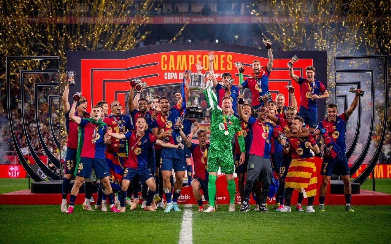 Barcelona juara Piala Super Spanyol 2026 usai tekuk Real Madrid 3-2. Raphinha cetak brace, Hansi Flick puji mentalitas juara timnya.