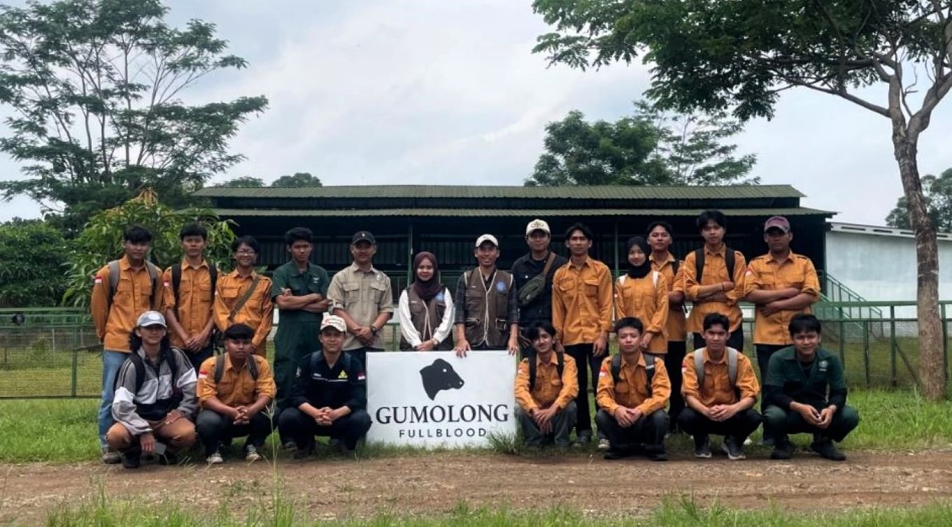 Prodi Peternakan Universitas Muhammadiyah Kuningan menggelar praktikum terpadu di Gumolong Farm, persiapkan mahasiswa hadapi industri modern.