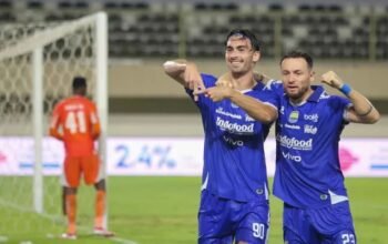 Tempat Menonton PERSIB vs PSBS Biak Link Live Streaming: Prediksi H2H Susunan Pemain, Bojan Hodak Waspada Badai Pasifik!