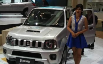 Suzuki Jimny harga stabil, tetap layak dilihat sebagai investasi mobil karena kombinasi permintaan pasar yang kuat, pasokan unit baru yang terbatas, serta spesifikasi teknis yang masih relevan.