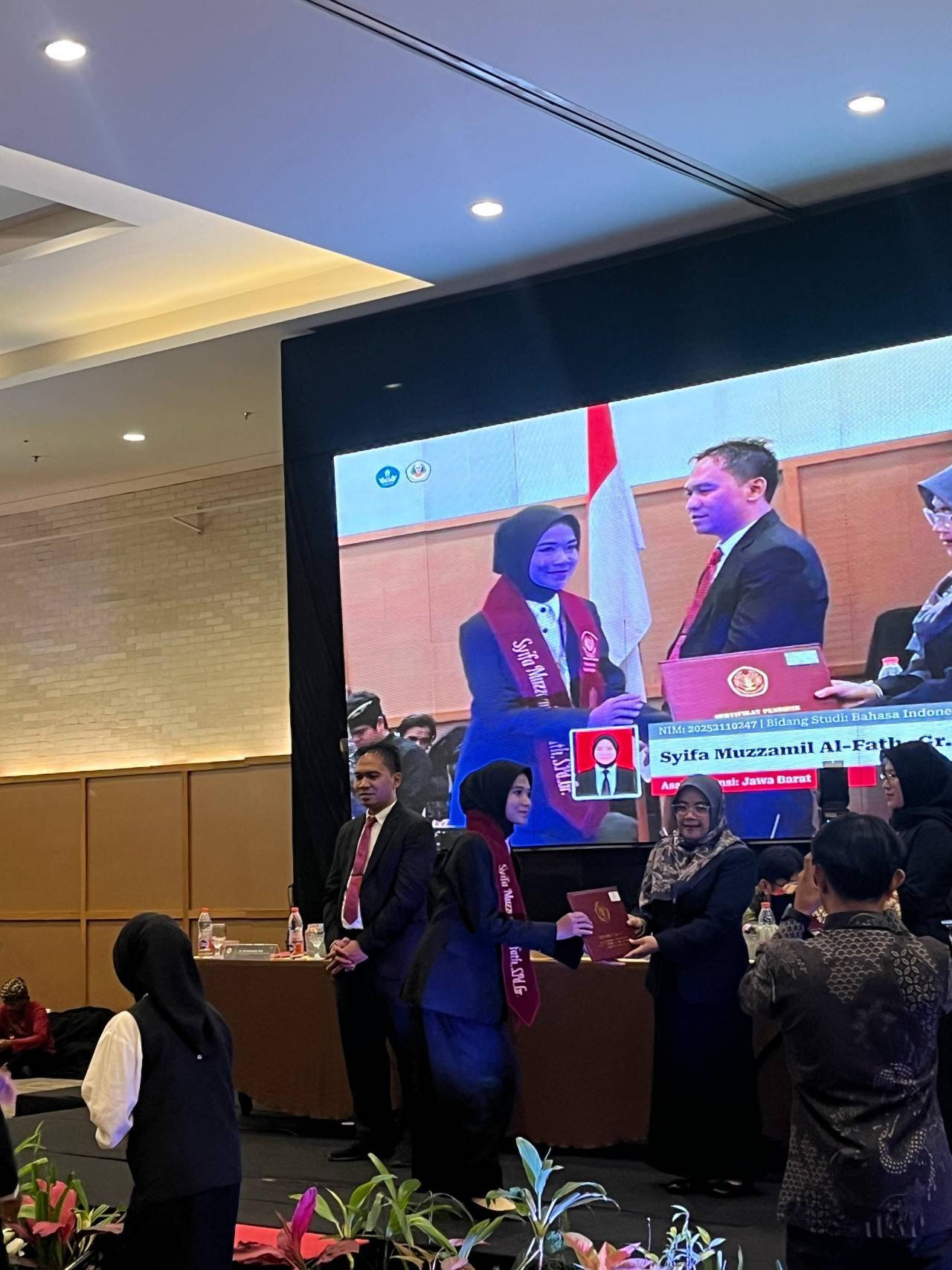 FKIP Uniku menggelar yudisium 805 lulusan PPG Daljab 2025, menegaskan komitmen institusi dalam mencetak pendidik profesional yang adaptif.