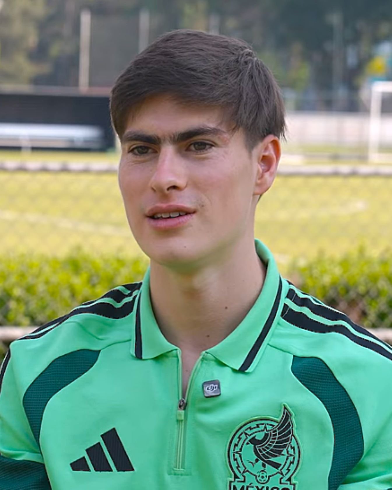 Barcelona dikabarkan dekati striker Guadalajara Armando González sebagai calon pengganti Robert Lewandowski di musim bursa transfer panas.