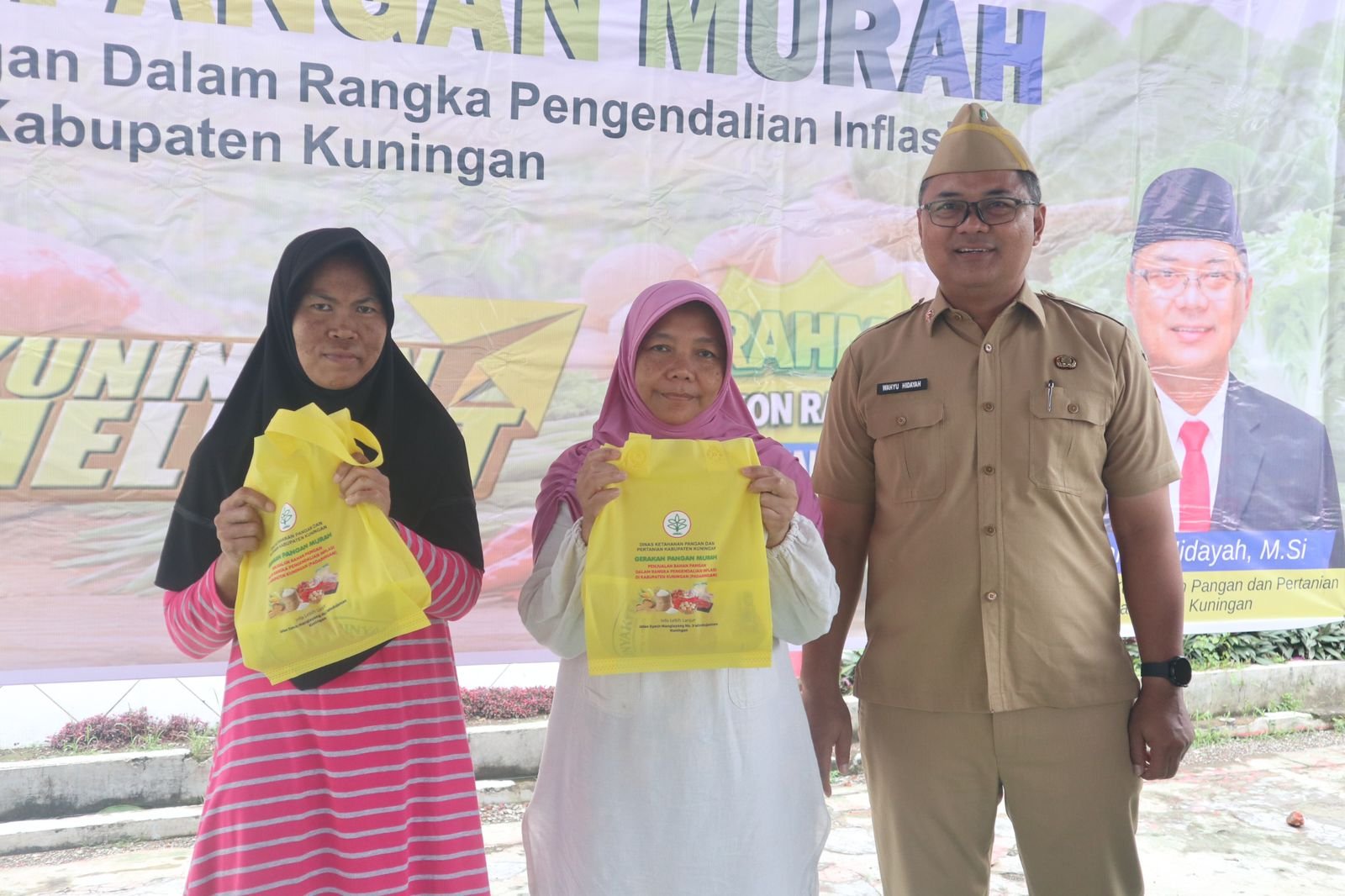 Pemkab Kuningan gelar GPM DIRAHMATI Spesial Ramadan. Harga beras, telur, hingga daging dijual lebih murah untuk kendalikan inflasi.