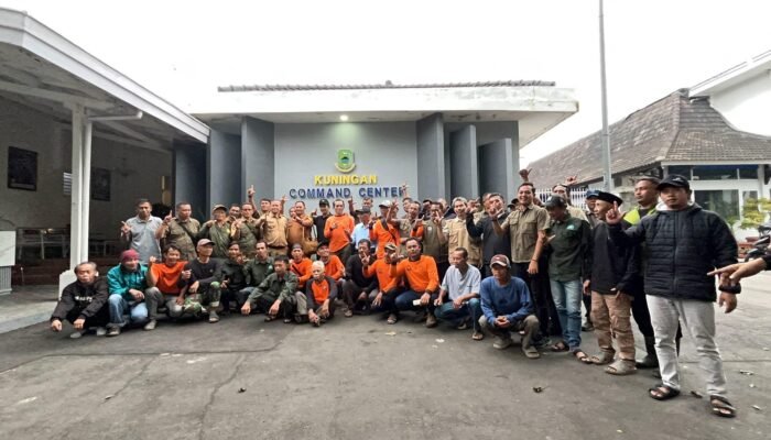 Bupati Kuningan Steps In as MoU Dispute Over Pine Resin Farmers Near Mount Ciremai Starts to Clear
