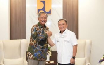 Bupati Kuningan tak Temui Massa Mahasiswa PMII dalam Aksi Refleksi 1 Tahun Pemerintahan: Ternyata Sedang Lobi Menteri…