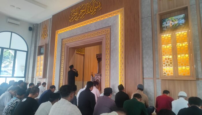 Khutbah Jum’at di Masjid Ar-Rahmat, Khotib Ingatkan Jangan Sia-siakan Siang di Bulan Suci Ramadan