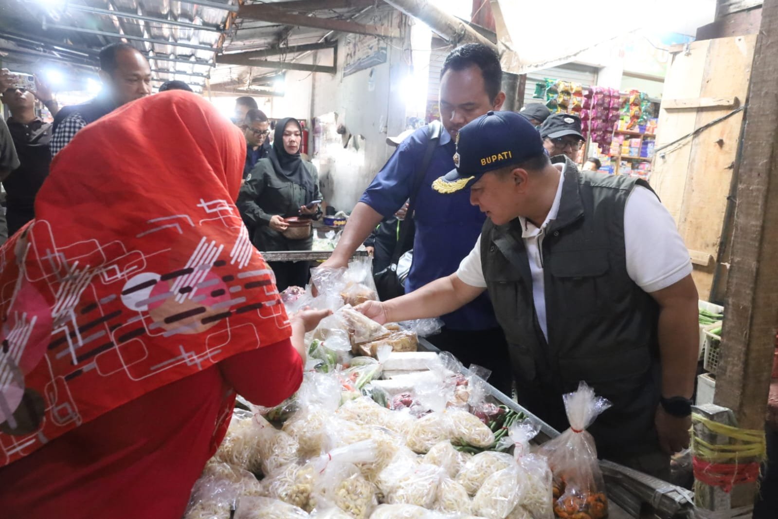 Bupati Kuningan pantau harga sembako jelang Ramadan. Harga daging sapi melonjak 40%, operasi pasar murah segera disiapkan!