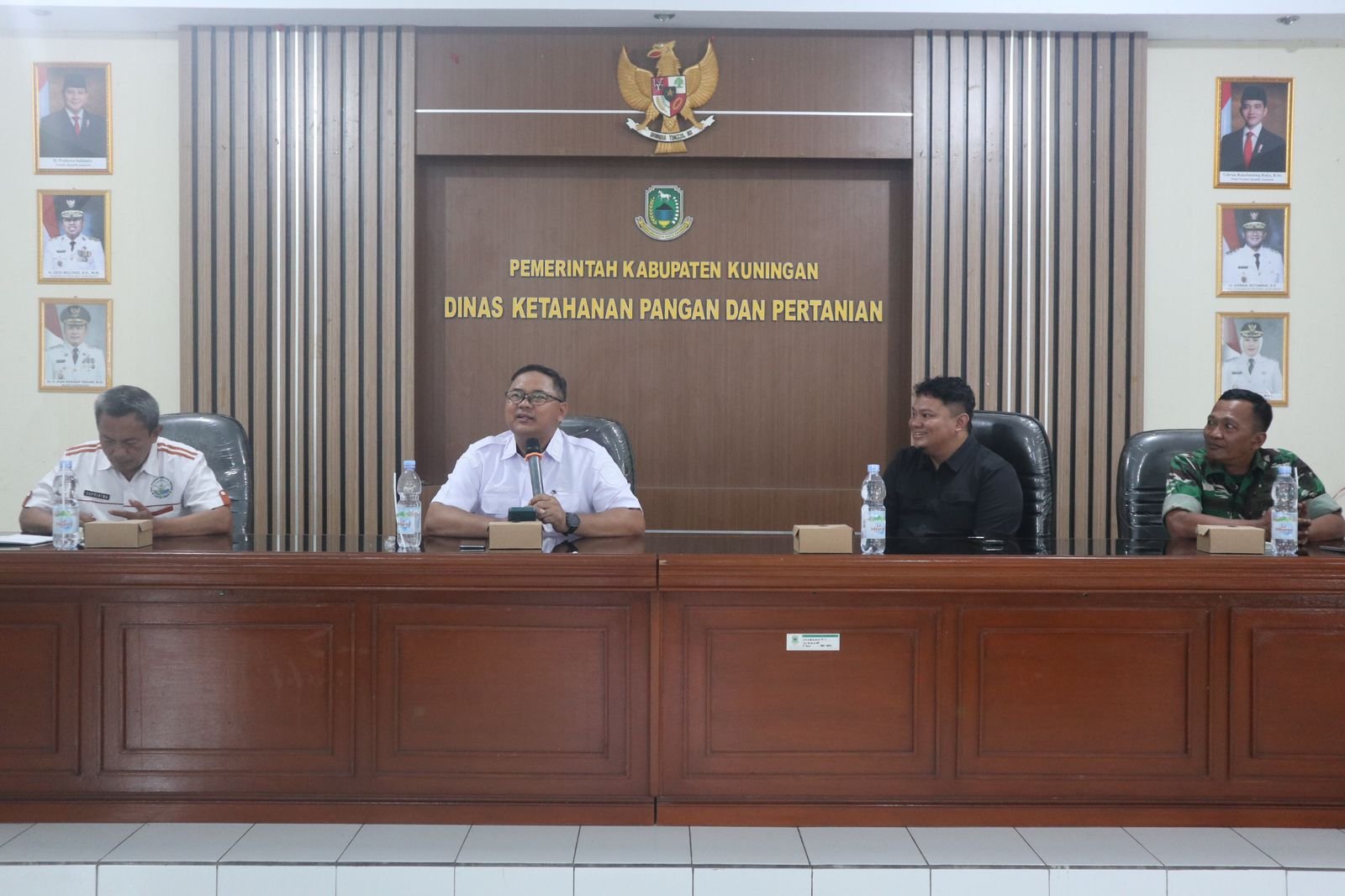 Diskatan Kuningan dan Perum BULOG memperkuat serapan gabah 2026 untuk melindungi petani dari tengkulak dan menjaga harga sesuai HPP.