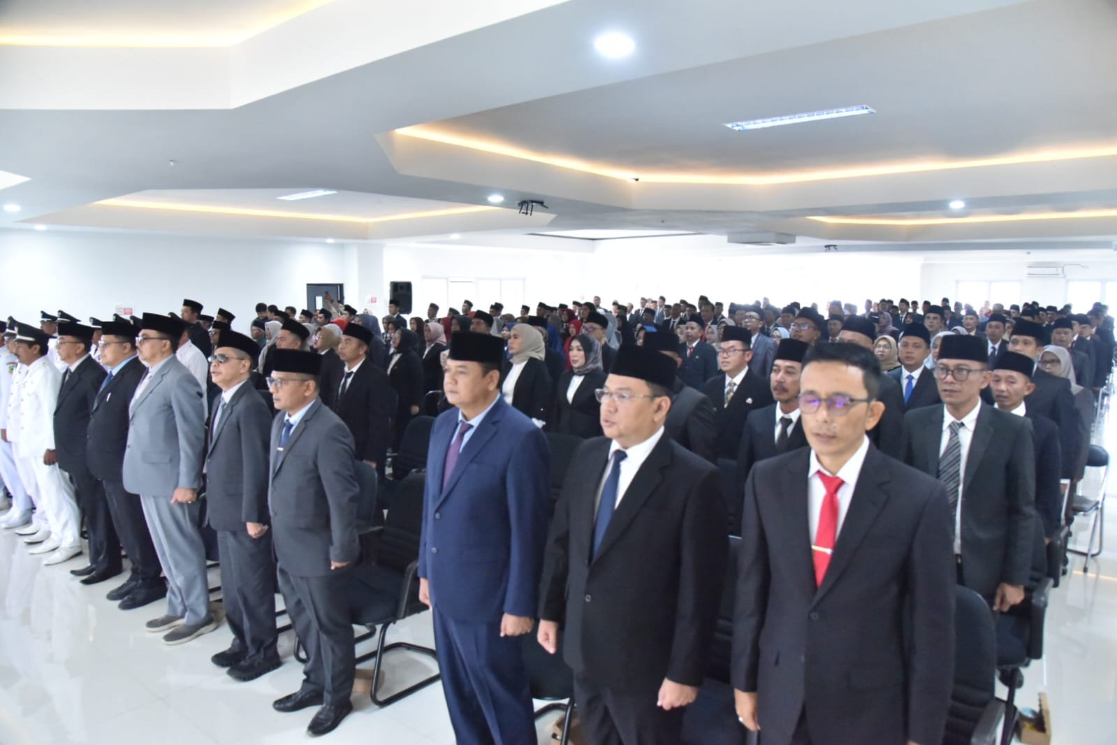 240 ASN Kuningan dilantik. Bupati tekankan profesionalisme, empati pelayanan, dan penguatan birokrasi daerah.