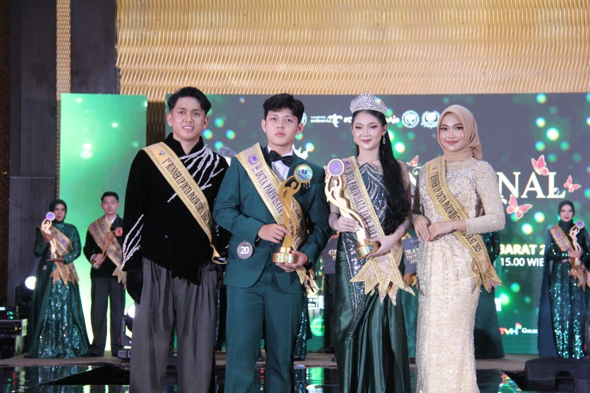 Mahasiswa PBSI Uniku raih Juara 2 Duta Pariwisata Jabar 2026 dan gelar Duta Inspiratif lewat program wisata Kuningan.