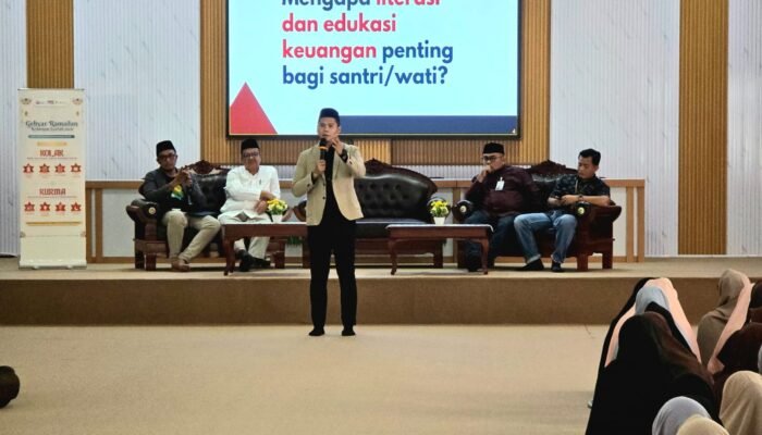 Membentengi Ummat Sejak Dini, Ratusan Santri Pontren Husnul Khotimah Bedah Literasi Keuangan Bersama OJK Cirebon