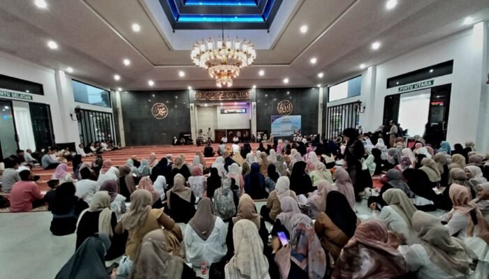 Buka Bersama di Masjid Dian Ar Rokhmat, RS Permata Kuningan Perkuat Silaturahmi dengan Bakti Sosial Ramadan