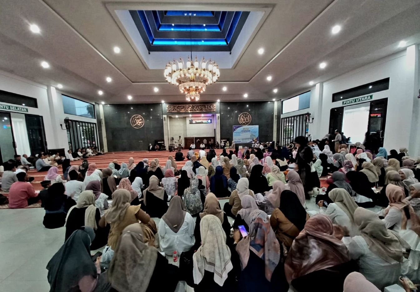 RS Permata Kuningan menggelar santunan anak yatim dan buka puasa bersama, menghadirkan suasana hangat Ramadan 2026.