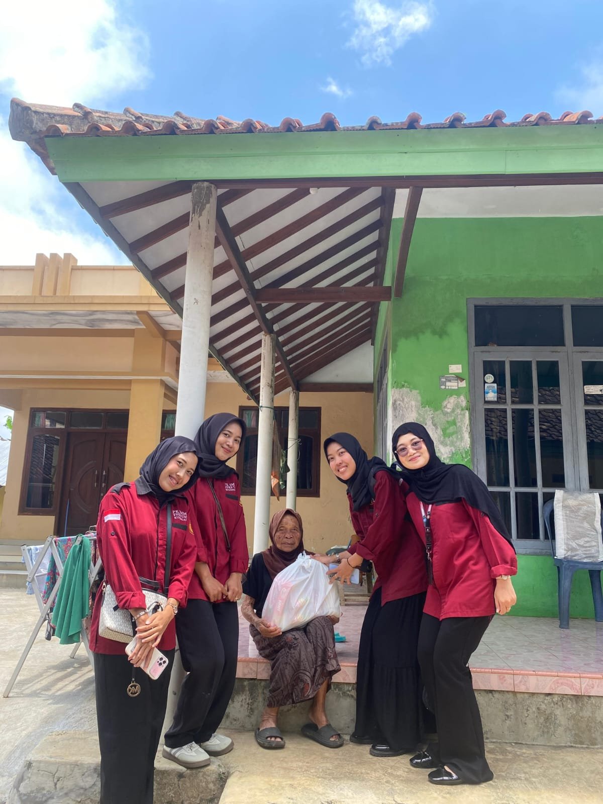 Milad IMM ke-62, IMM UM Kuningan dan Lazismu gelar santunan anak yatim di Cipari, Sukamulya & Cirendang sebagai wujud nyata kepedulian.