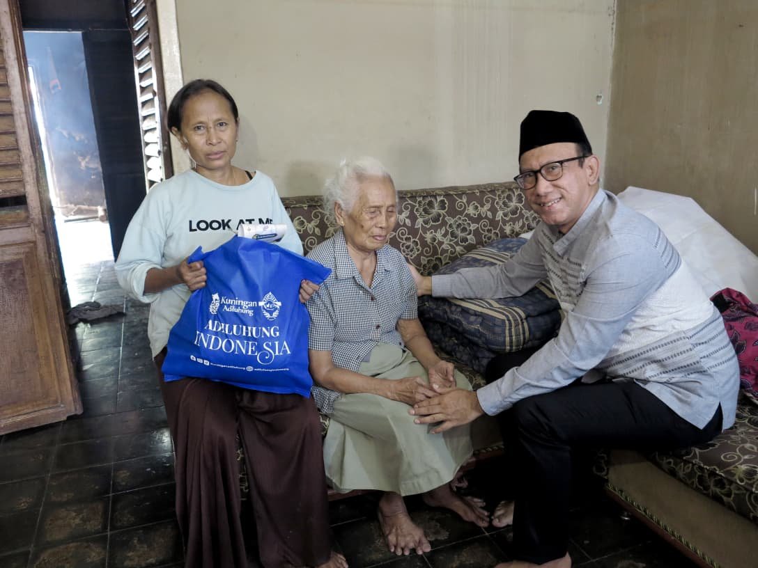 Adiluhung Indonesia salurkan 600 bingkisan Ramadan untuk lansia, yatim piatu, dan disabilitas di sejumlah wilayah Kuningan, (19/3/2026).