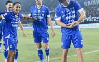 Persib Bandung menang 3-0 atas Persik Kediri di GBLA lewat gol Thom Haye dan brace Andrew Jung, mengukuhkan posisi di puncak Klasemen Liga 1.
