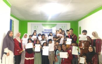 BEM FFKS UM Kuningan dan ORMAWA gelar Berkah 'Ramadan 2026' lewat santunan yatim dhuafa serta pembagian ratusan takjil gratis di Kuningan.