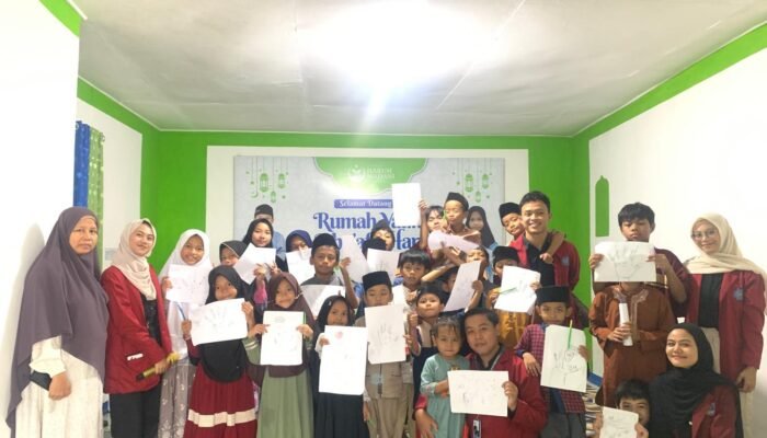 Aksi Nyata BEM FFKS UM Kuningan: Ramadan 2026 Turun ke Jalan Bagikan Takjil dan Bantu Sembako Rumah Yatim