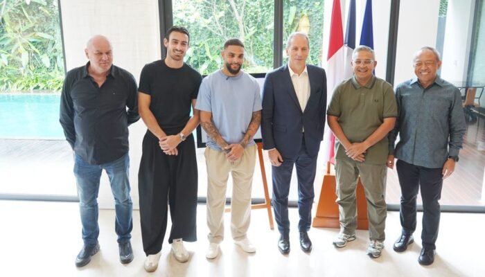 Lebaran Persib Bandung Sowan ke Kedubes Prancis, Glenn Sugita Bongkar Misi Besar di Balik Kedatangan Kurzawa!