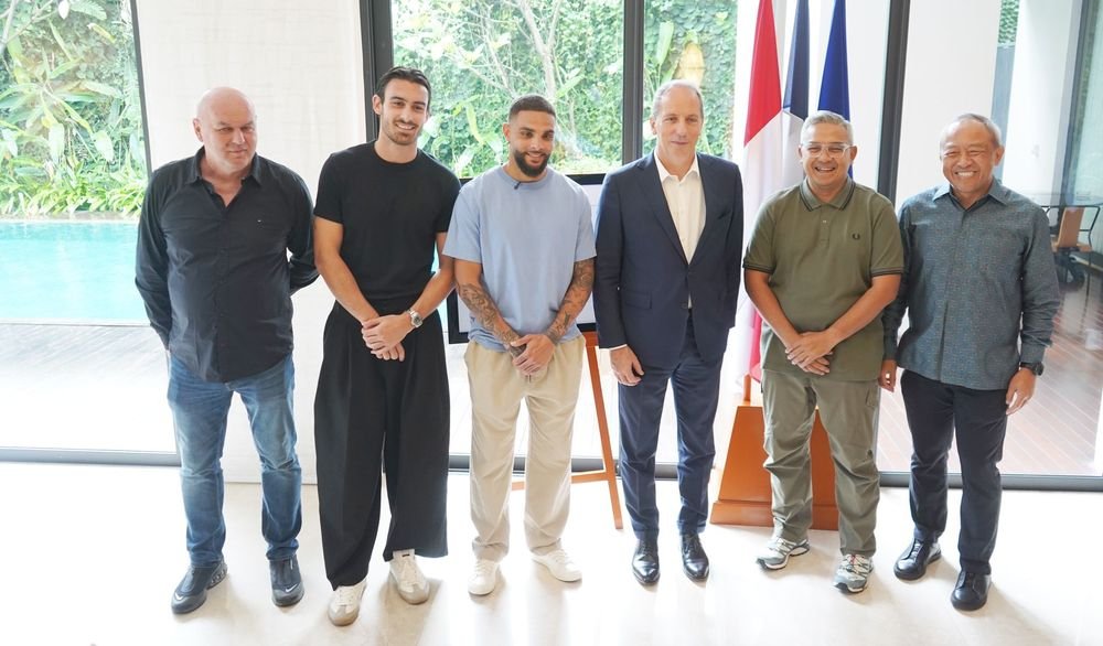 Persib Bandung perkuat diplomasi olahraga dengan Kedubes Prancis. Glenn Sugita & Layvin Kurzawa bahas peluang kerja sama global.