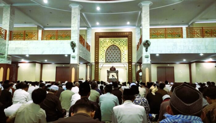 Shalat Ied di Masjid Agung Syiarul Islam, Bupati Kunigan Sampaikan Kabar Ekonomi Tumbuh 6,98 Persen