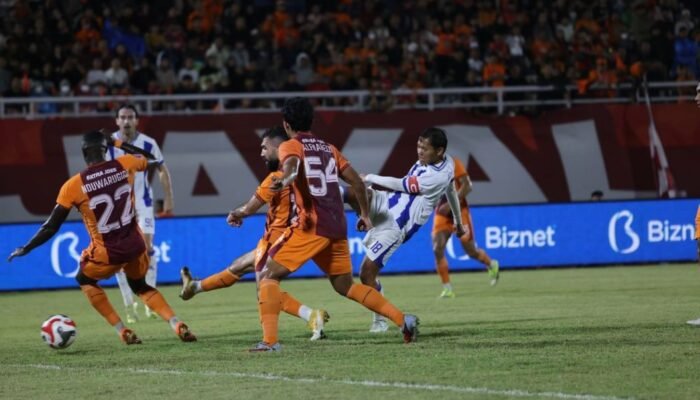 Saat Persib Hampir Pulang Membawa 3 Poin, Eksekusi Penalti Peralta di Akhir Laga Selamatkan Wajah Borneo