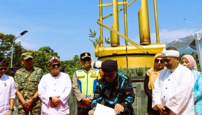 Tugu Angklung Berdiri, Kuningan Kembali Sorot Nama Abah Kucit dalam Sejarah Perubahanannya Menjadi Nada Do-Re-Mi