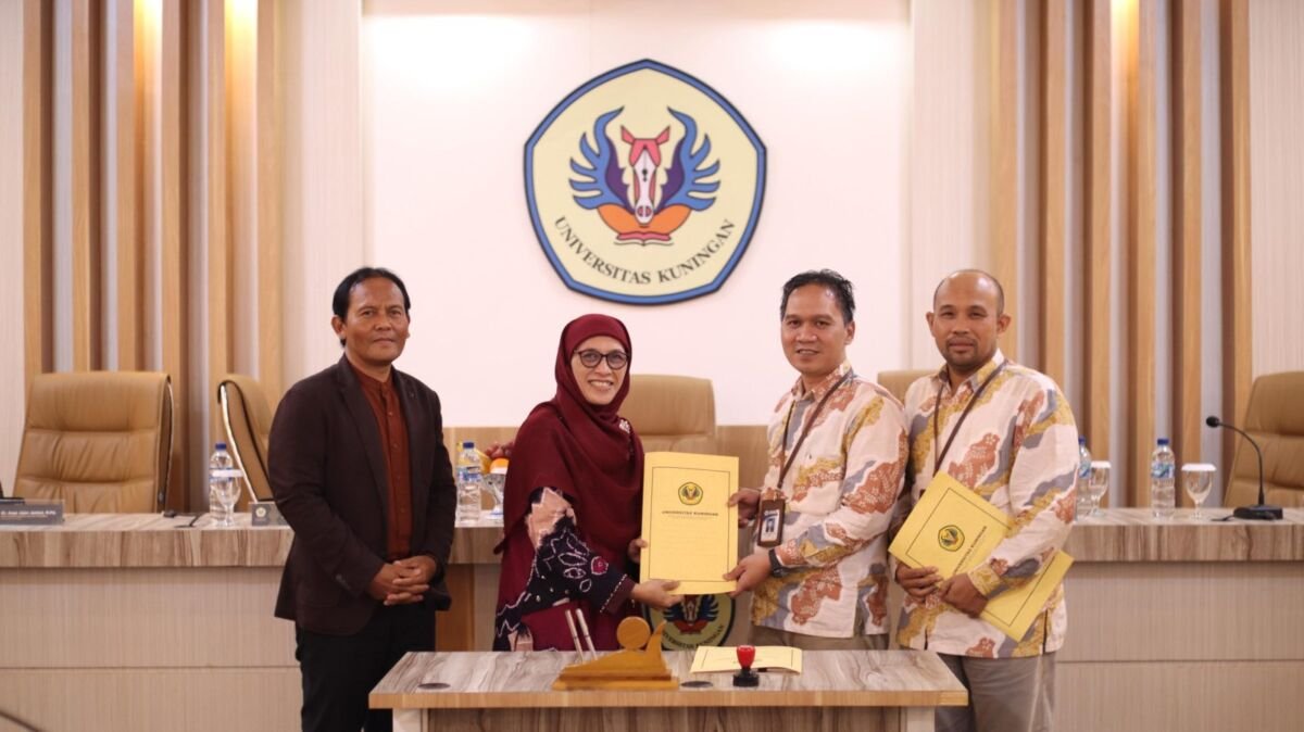 Prodi Pendidikan Bahasa Inggris FKIP Universitas Kuningan (Uniku) meraih akreditasi unggul dari LAMDIK, capaian tertinggi pendidikan tinggi Indonesia.