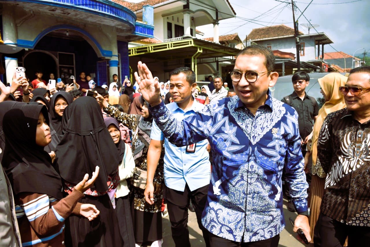 Menteri Kebudayaan Fadli Zon resmikan Museum Taman Purbakala Cipari di Kuningan, dorong museum jadi ruang pengalaman, edukasi, dan penguat sejarah daerah.