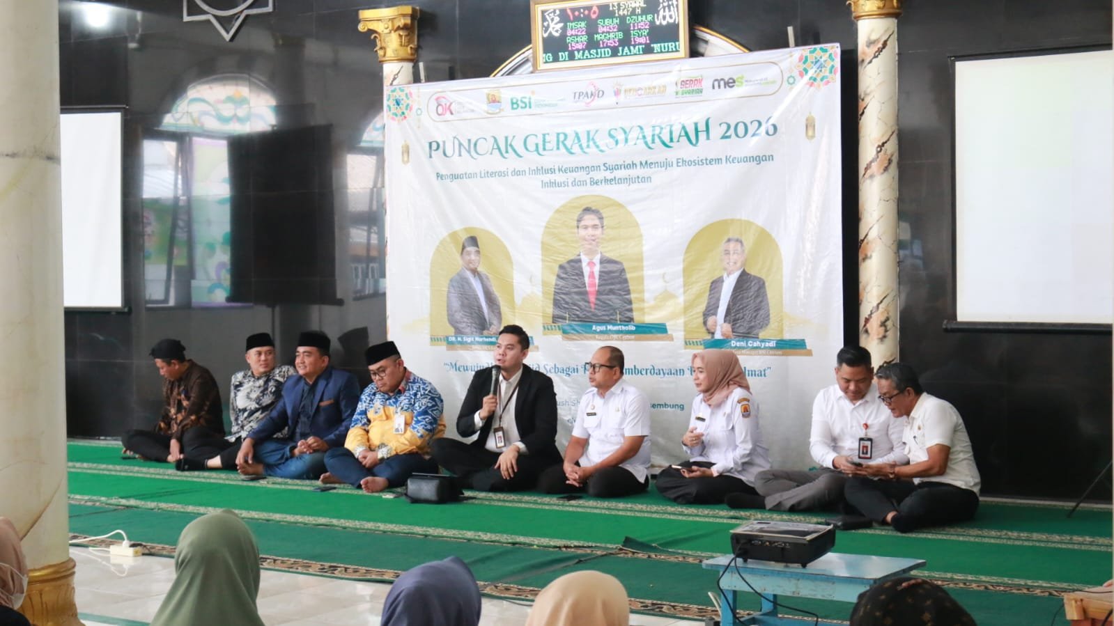 OJK Cirebon tutup GERAK Syariah 2026 di Masjid Nurush Shobah. Edukasi emak-emak soal kelola uang dan waspada investasi bodong.