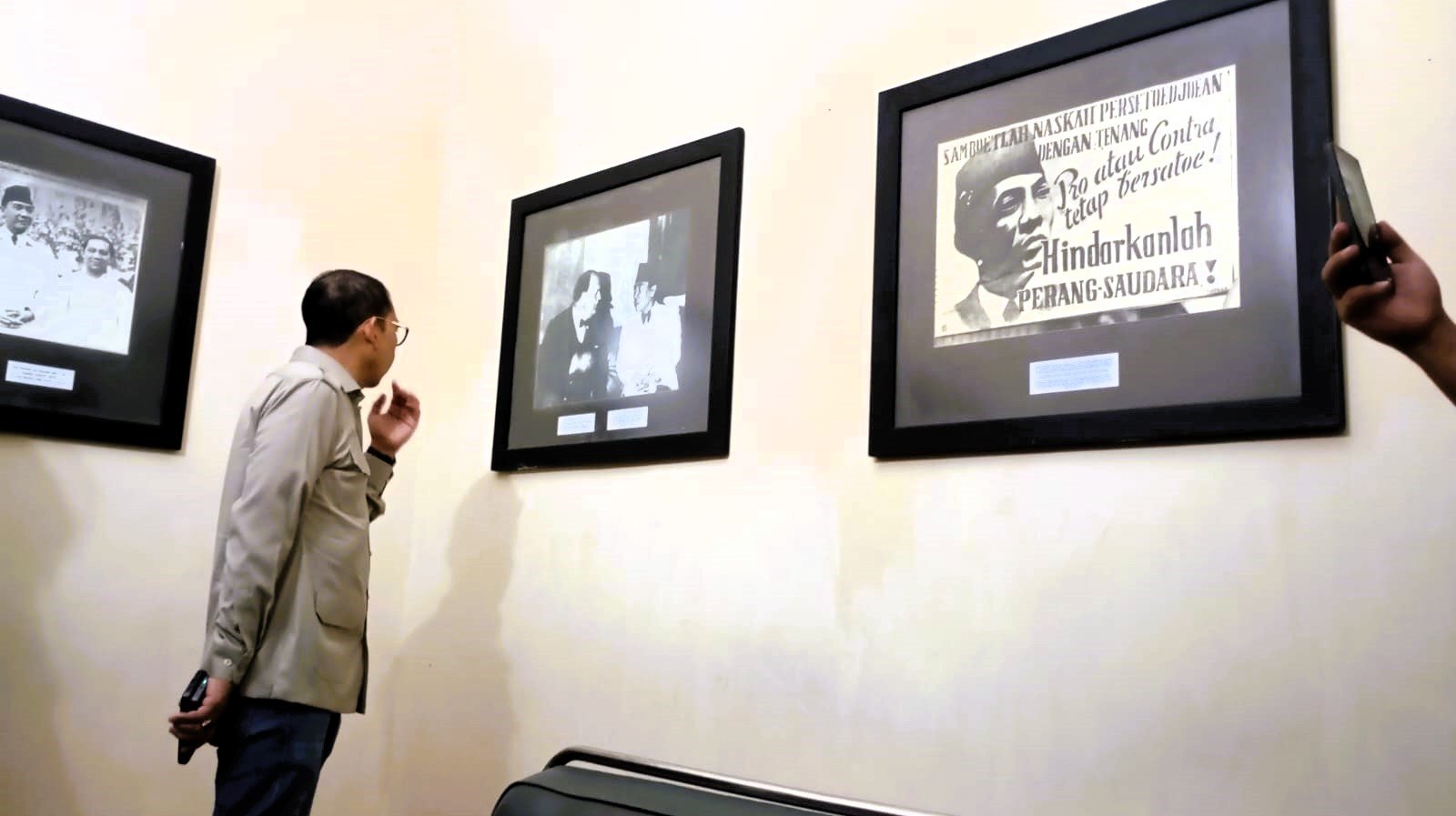 Menteri Kebudayaan Fadli Zon meninjau Gedung Perundingan Linggarjati dan Gedung Syahrir di Kuningan, Jumat 3 April 2026.