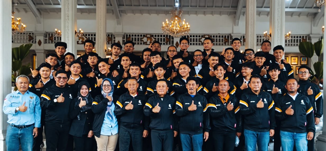 Bupati Kuningan titip pesan emosional kepada skuad PROTON FC sebelum tampil di Pro Futsal League 2 nasional.