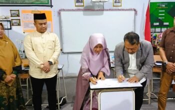 UM Kuningan Turunkan Dosen ke MTsN 10, Siswa Madrasah Belajar Teknologi Coding