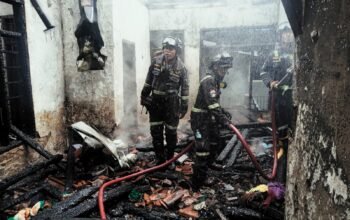 Hanya Tersisa Puing, Rumah Petani di Pamukpukan Kuningan Ludes Terbakar dalam 45 Menit