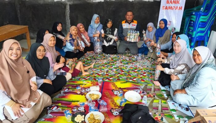 Modal Ecobrick, Emak-emak di Kuningan Ubah Sampah Plastik Jadi Barang Harganya Mahal