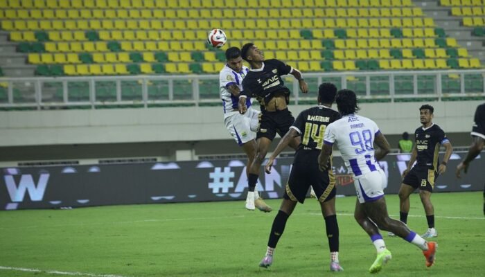 Update Klasemen Liga 1: PERSIB Memang Puncak, Tapi Performa Kontra 10 Pemain Dewa United Bikin Bobotoh Was-was!