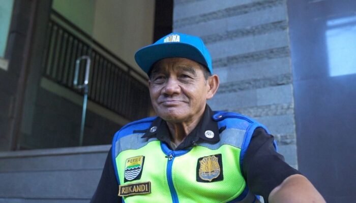 Lampu GBLA Padam: Mengheningkan Cipta, Penghormatan Terakhir PERSIB BANDUNG untuk Sang Legenda Woro-woro