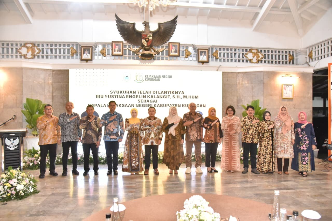 Yustina Angelin resmi menjabat Kajari Kuningan menggantikan Ikhwanul Ridwan Saragih dalam sertijab hangat di Pendopo Kuningan, 1 April 2026.